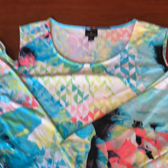 Worthington woman size 2X tunic w/peekaboo sleeve. - Picture 6 of 6